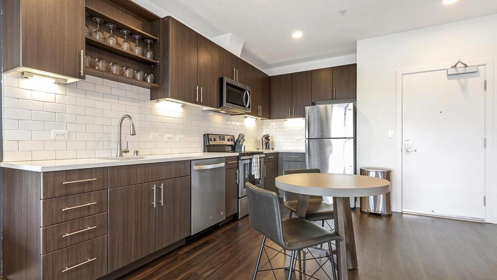 Landing At Exchange - Studio In Downtown Apartment *